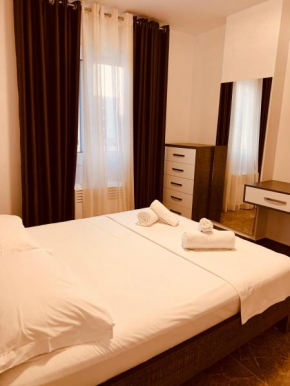 The Peak Hotel & Lounge